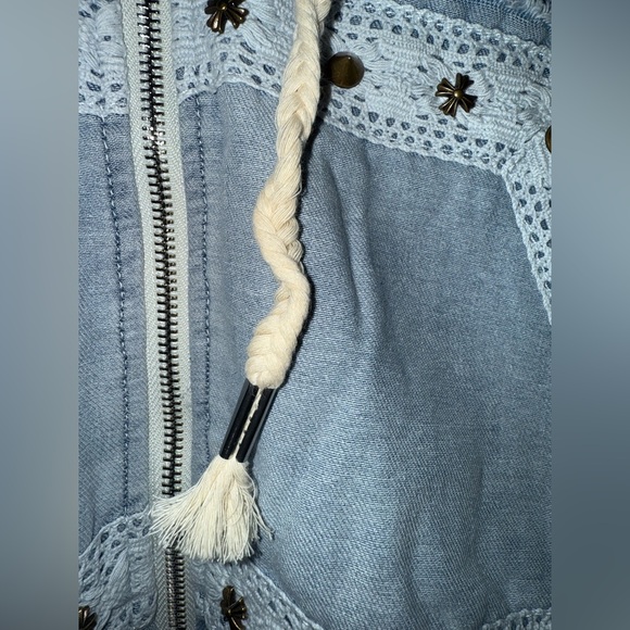 POL Blue Jean Jacket with Lace Details - NWOT - Picture 4 of 8